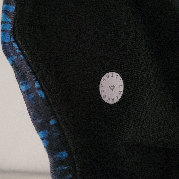 LIKE NEW Lululemon Athletica Speed Crops, Size 4, Blue, Black - Picture 7 of 9